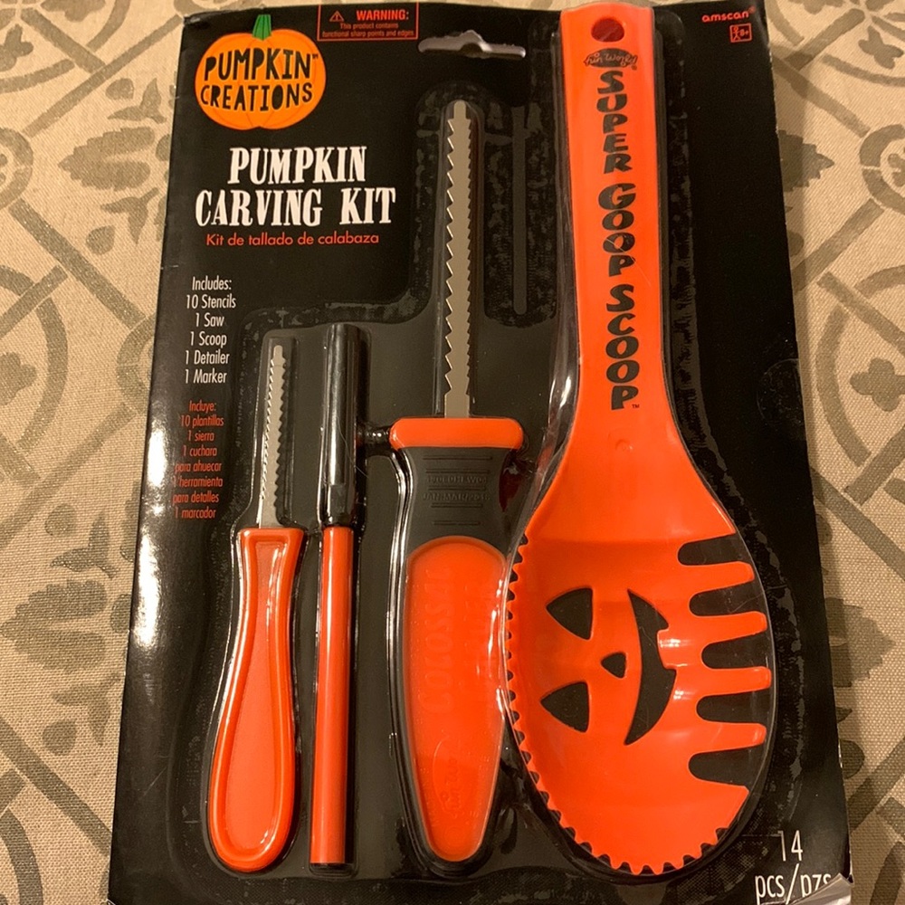 Amscan pumpkin  carving kit include book